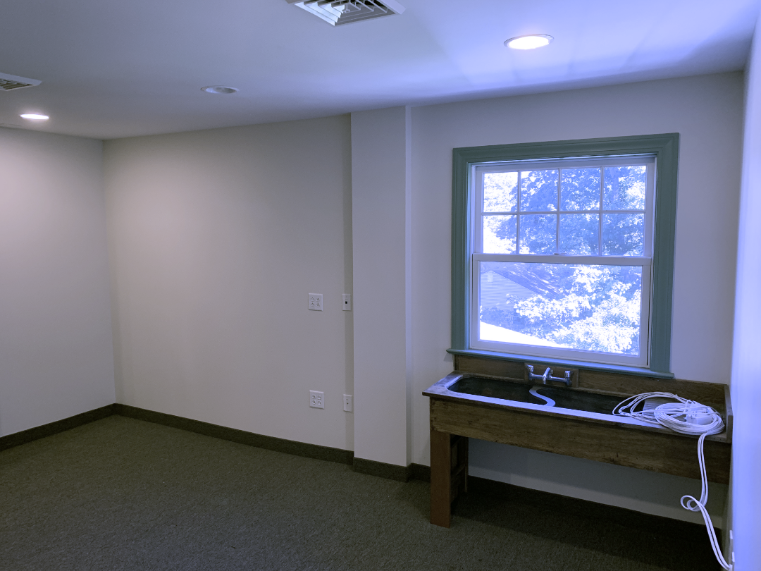 office space near highway i-84 west hartford CT  connecticut small office 200 sqare feet 200sq ft